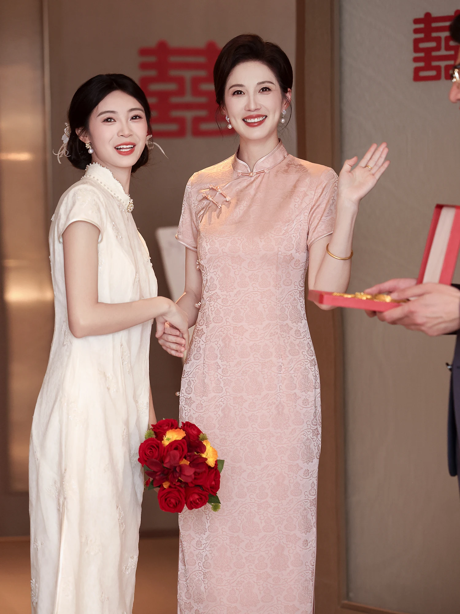 

Розовое свадебное платье в элегантном китайском стиле для матери невесты, с длинным разрезом, коротким рукавом, из дышащего полиэстера