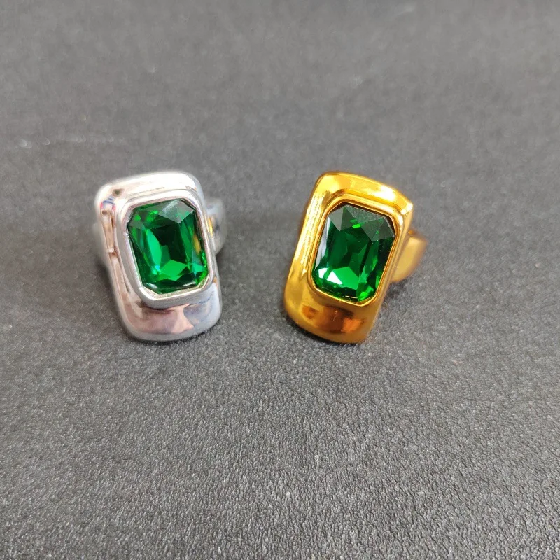 

Высококачественные кольца с зелеными драгоценными камнями, пользующиеся хорошим спросом в Европе и Америке, подходят для повседневной носки мужчинами и женщинами.