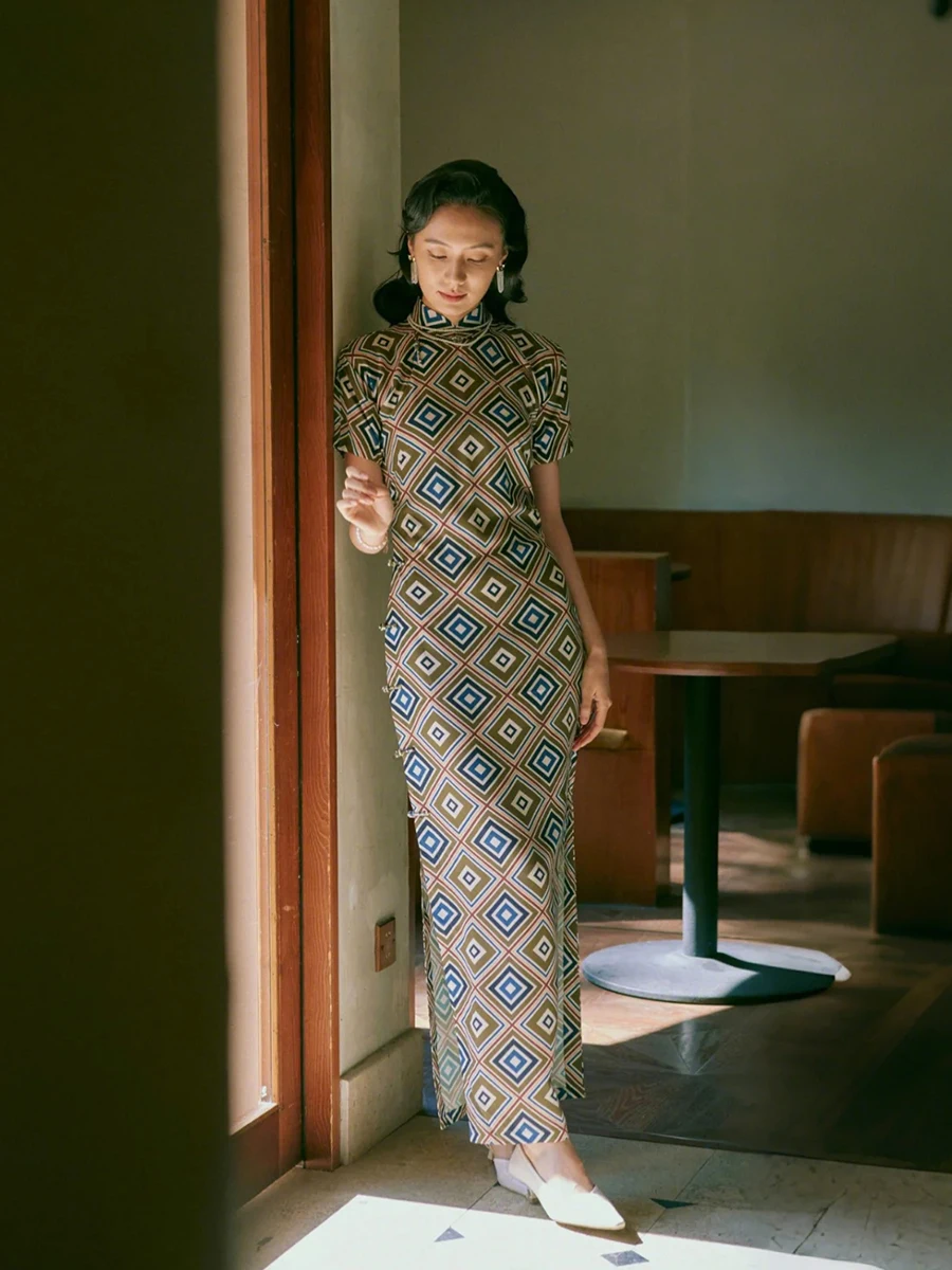 

Spring Summer Cotton Silk with Buttoned Three Quarter Sleeves Traditional Chinese Long Dress Low Slit