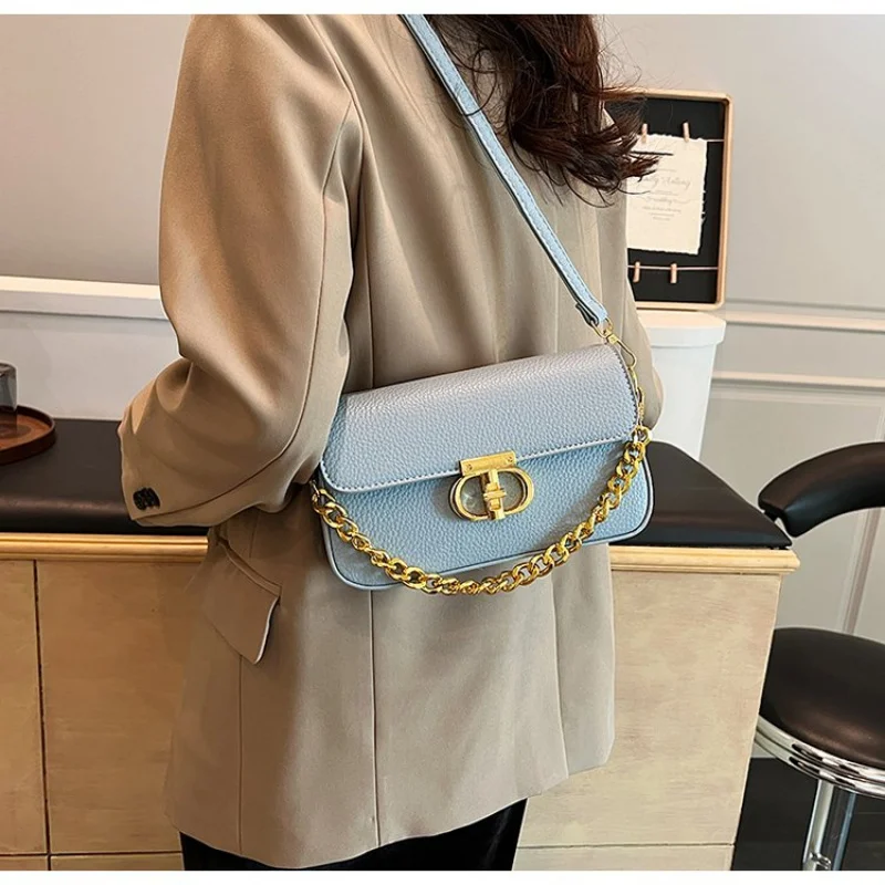 

Luxury Designer Tote Bag For Women In Premium Leather With Structured Shape For Elegant Professional Style