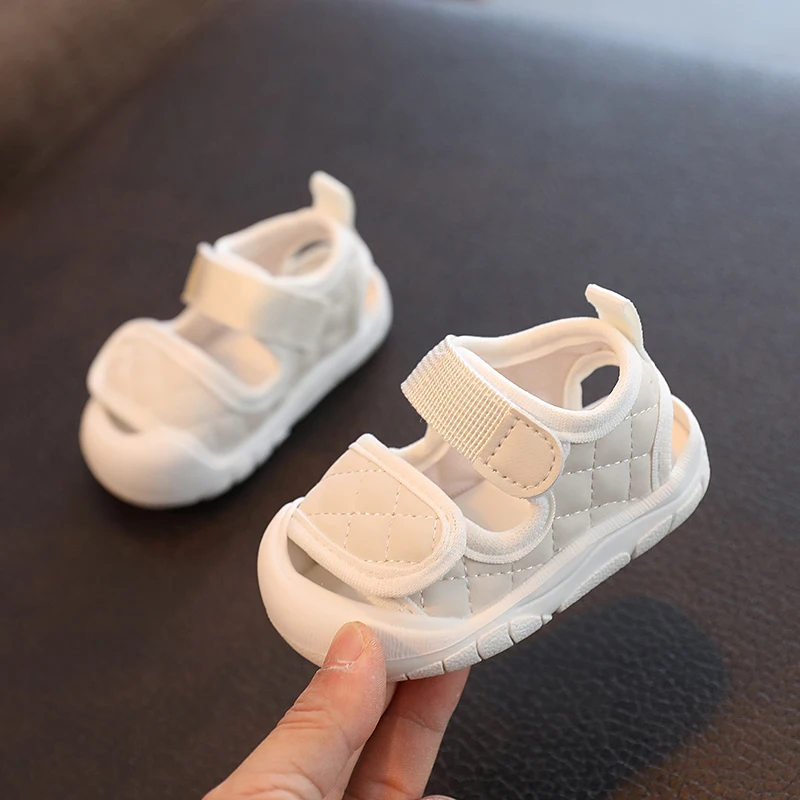 New spring and summer baby sandals toddler shoes 0-2 years old 1 closed toe anti-kick baby non-falling shoes boys and girls beac