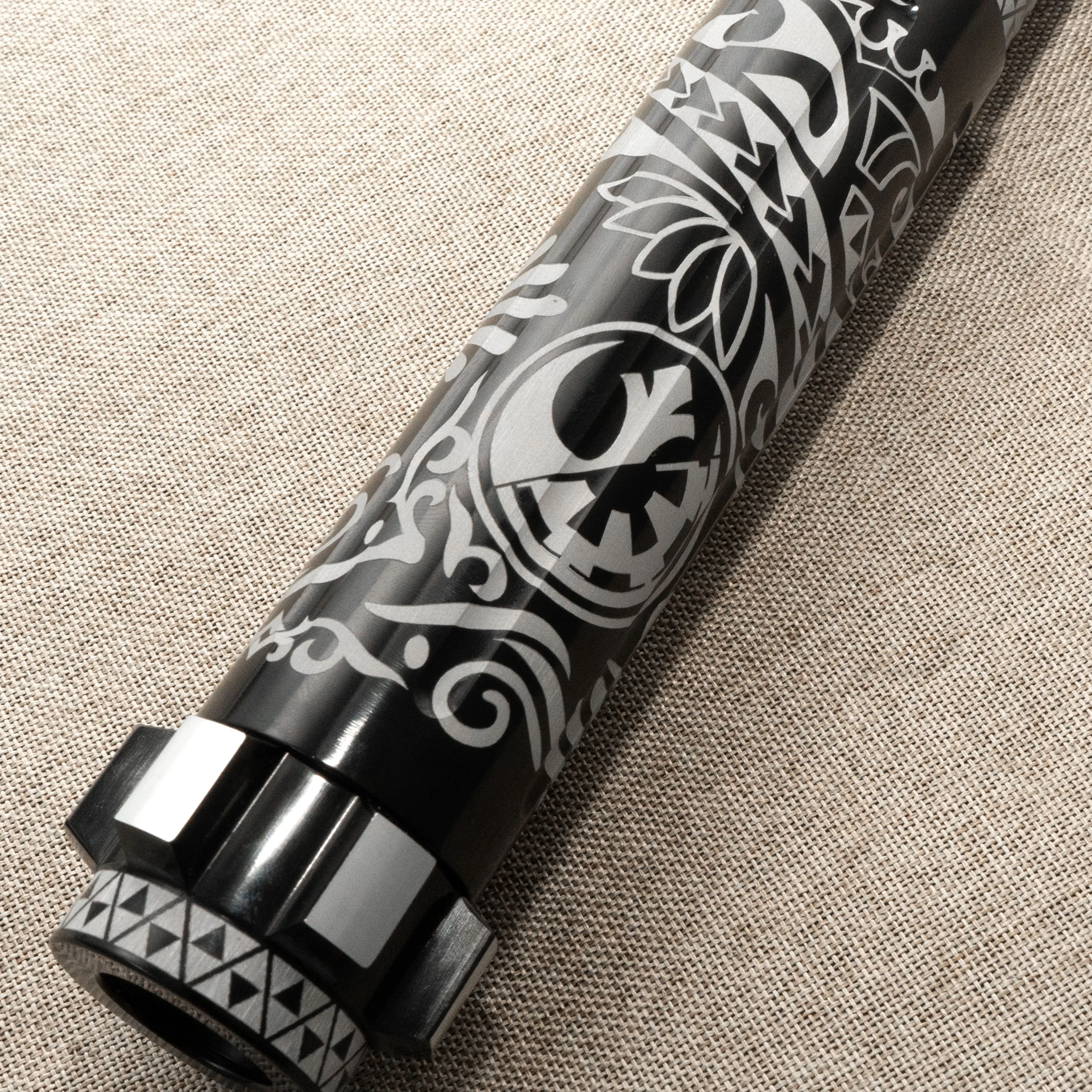 

Световые мечи RGB Неопиксельная гравировка лазерный дизайн гладкие качели тяжелый дуэльный металлический рукоять Type-C джедай игрушки для косплея лазерный меч