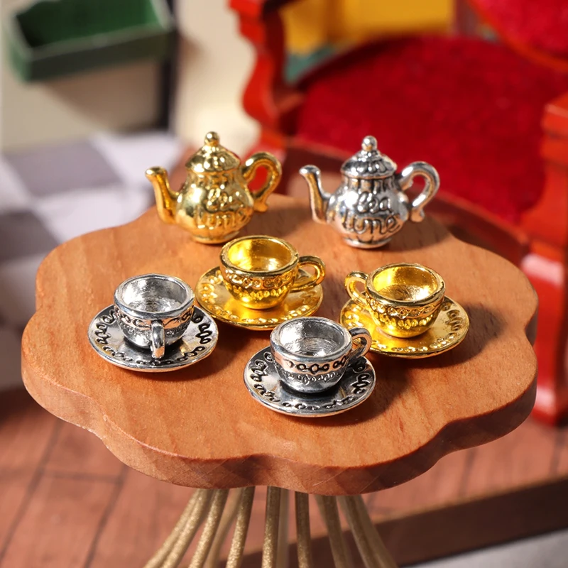 1Set Puppenhaus Miniatur Teekanne Tasse Untertasse Ornamente Metall Tee-Set Esstisch Modell Dekor Spielzeug Puppe Haus Zubehör
