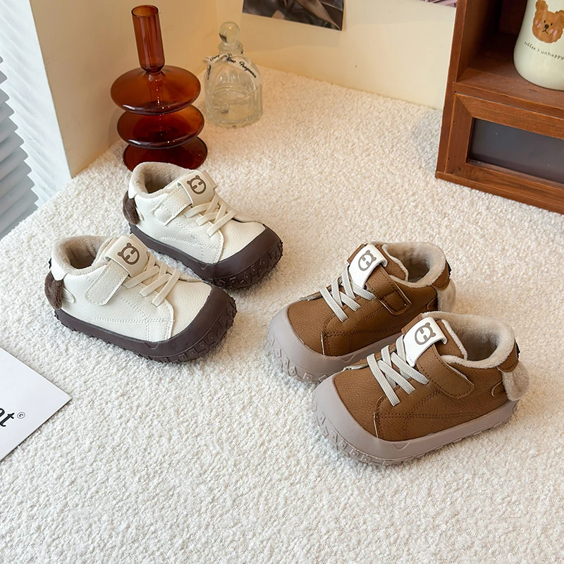 

2025 Winter New Children's Sports Shoes Warm Soft soled Running Shoes Handsome Girls Fashion Versatile Casual Shoes