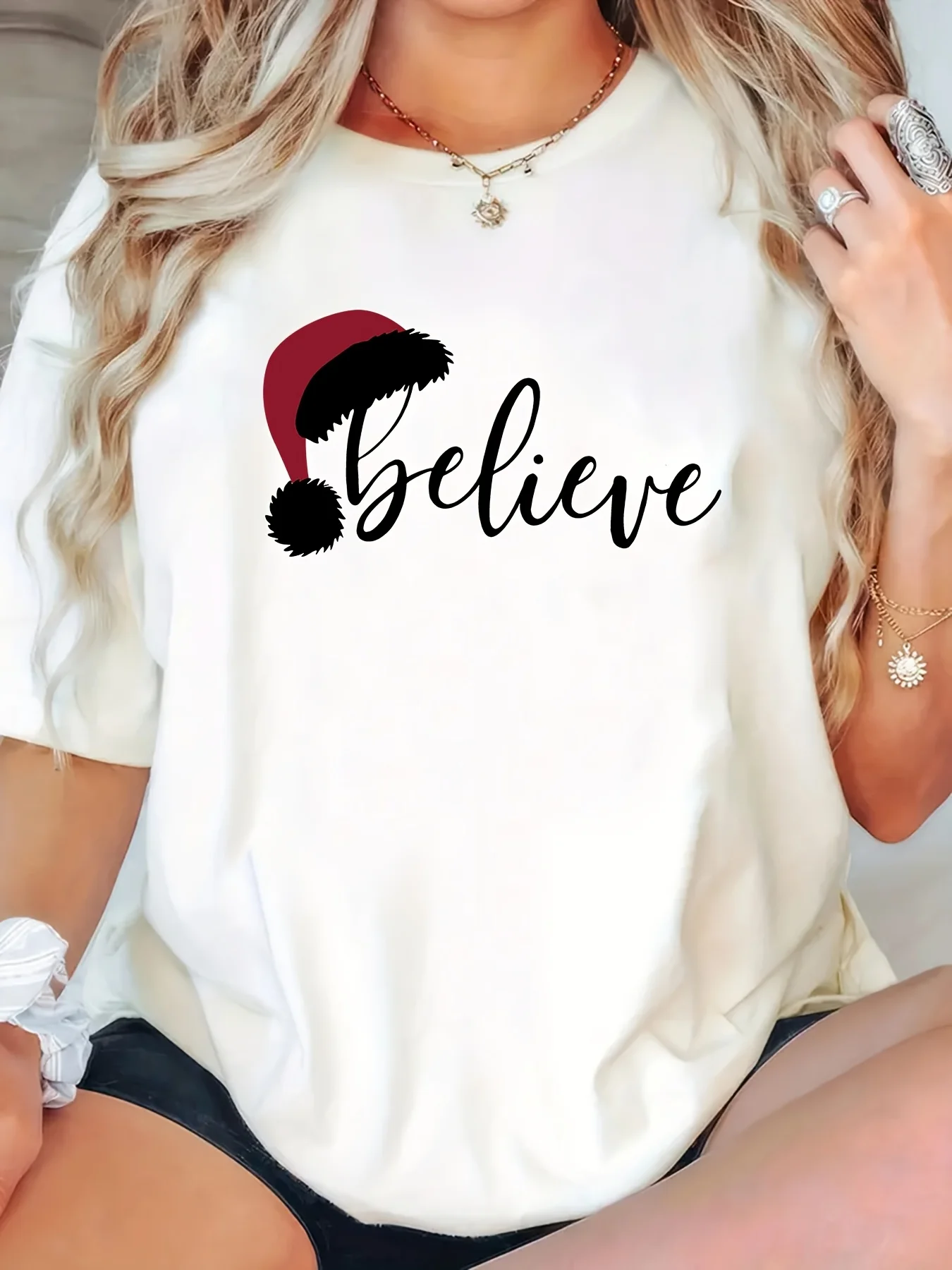 

Women's 'Believe' Graphic Casual Crew Neck Sleeve Festive Santa Hat Design Comfortable Versatile Casual Attire Aesthetic Clothes