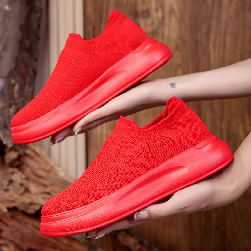 Spring Summer New Breathable Mesh Slip-On Casual Shoes Couple Style Thick Bottom Weave Socks Men Shoes Comfortable Sporty