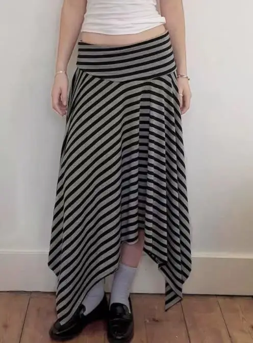 

Autumn New Casual Vacation Striped Half Skirt Fashionable and Casual High Waisted Asymmetrical Skirt Design A-Line Half Skirt