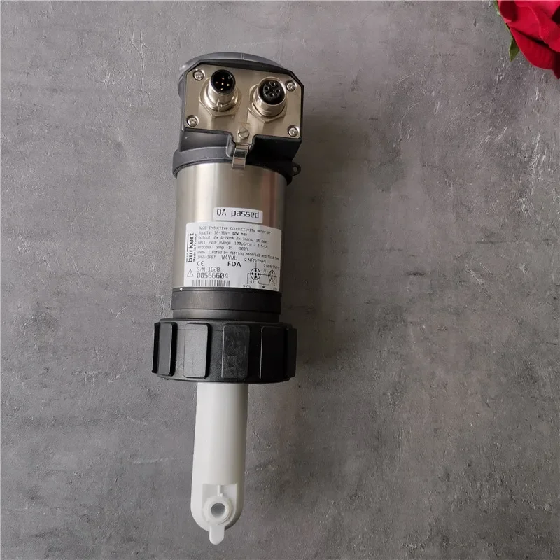 

2025.4Burkert Conductivity Transmitter 8228 Inductive Conductivity Meter 4-20MA 00566604