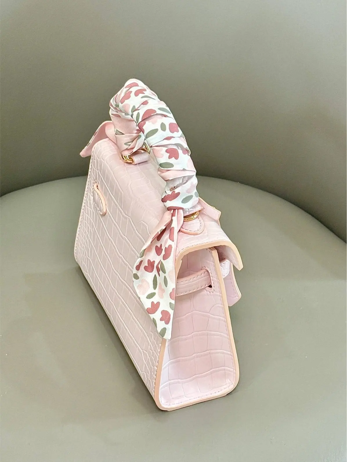 sac-a-main-de-luxe-pour-femme-mack-jennifer-motif-crocodile-rose-nouvelle-collection-2026-sac-bandouliere-en-cuir-souple