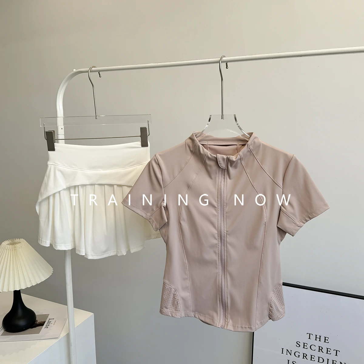 

Новый летний спортивный костюм для женщин, модный тонкий утренний спортивный костюм для бега, уличная юбка для бадминтона, фитнеса, тенниса