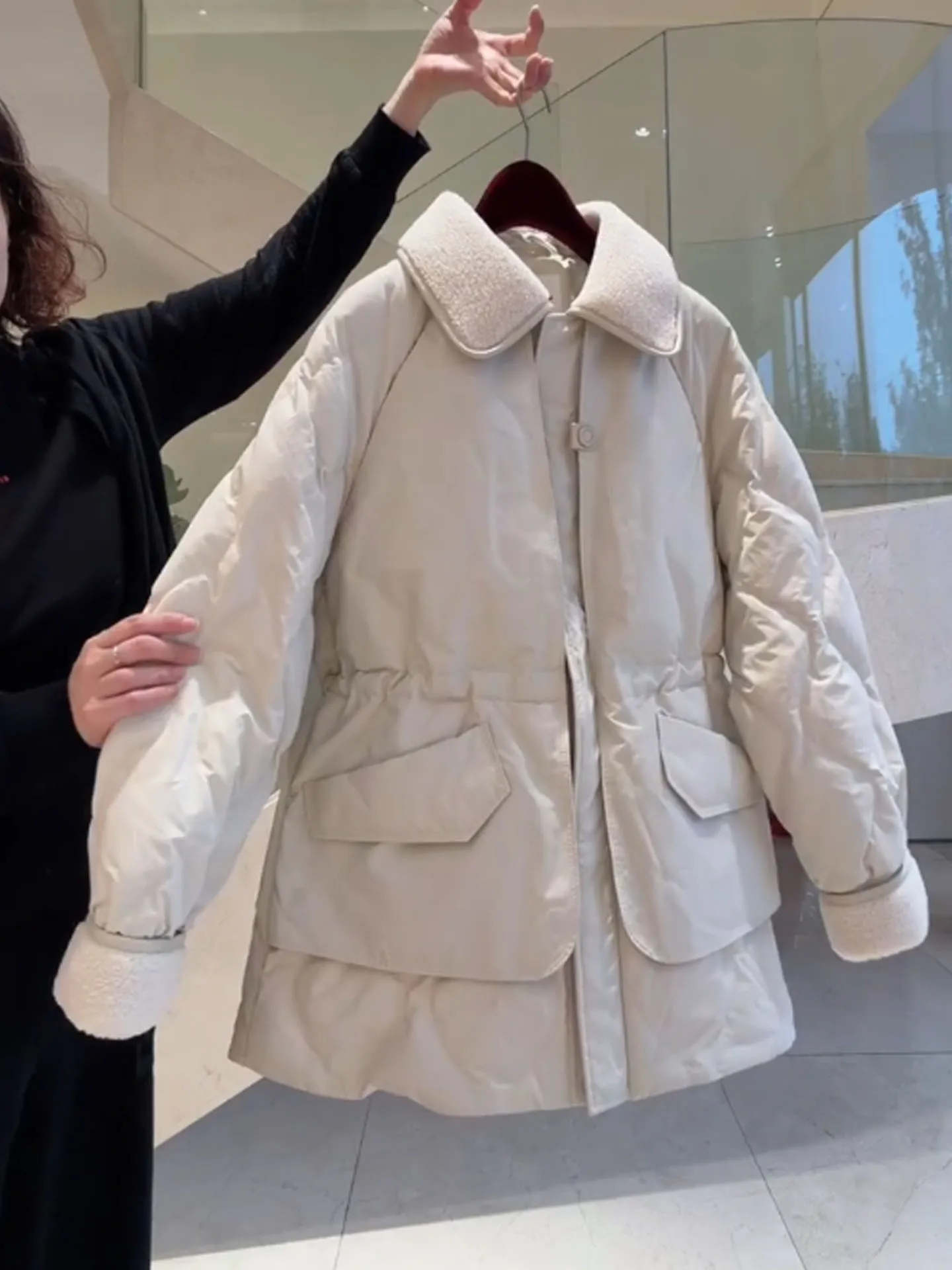 

Ladies Ele Du down Jaet Mid-Length Thiened Warm Outerwear with Fur Collar High Waist Design Winter 2025 New Sle