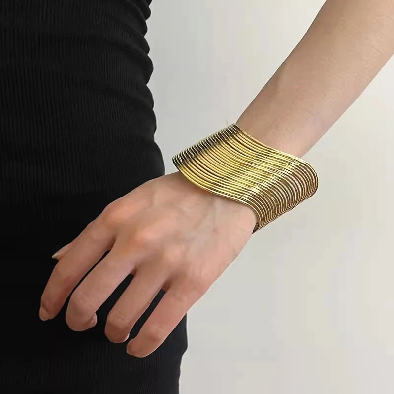 

Vintage Metal Line Geometric Wavy Open Bracelet for Women European And American Personality Exaggerated Party Hewelry
