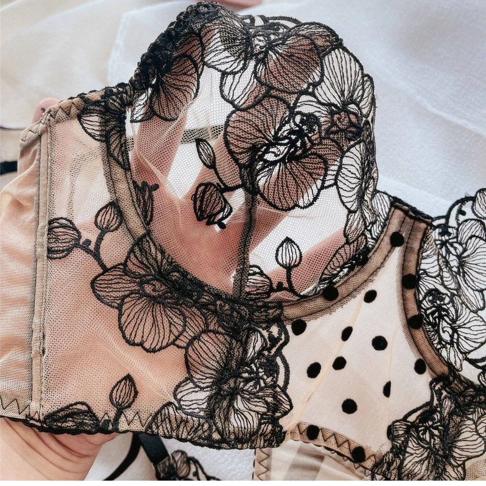 Conjunto de lencería sexy de encaje francés con flores bordadas, conjunto de sujetador y tanga ultrafino transpirable de verano para mujer, versión ancha