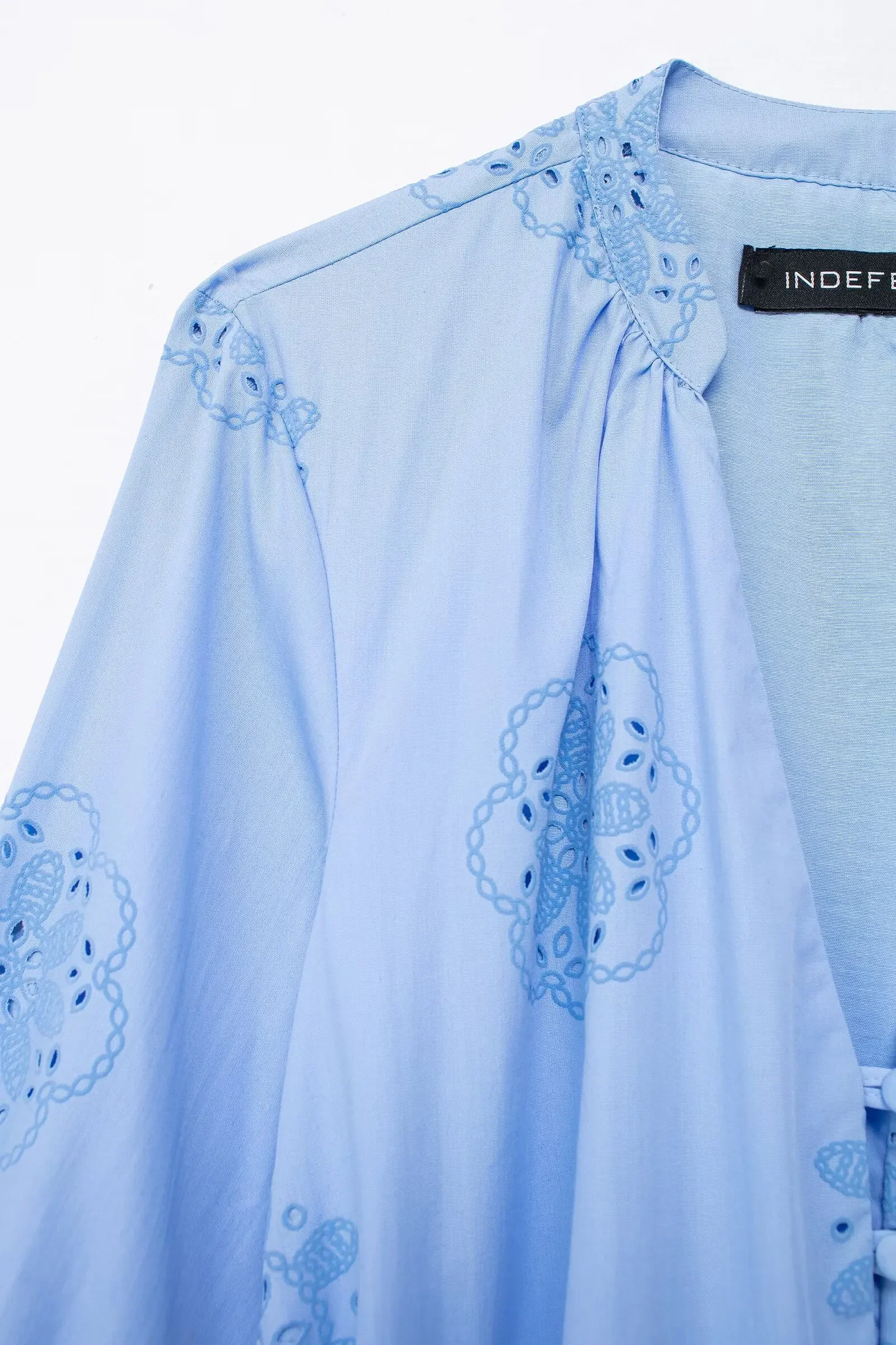 فستان نسائي طويل الأكمام على طراز الشاطئ لعام 2024 فستان نسائي سادة أزرق على شكل حرف v مطرز بحزام برباط مفرغ فستان قصير للعطلات #4