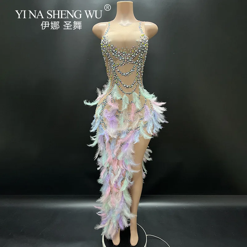 ชุดเต้นลาตินหรูหราสำหรับผู้หญิง ชุดเซ็กซี่แขนกุดสีม่วงประดับคริสตัลและขนนก ชุดแสดงเต้นลาติน ชุดราตรี