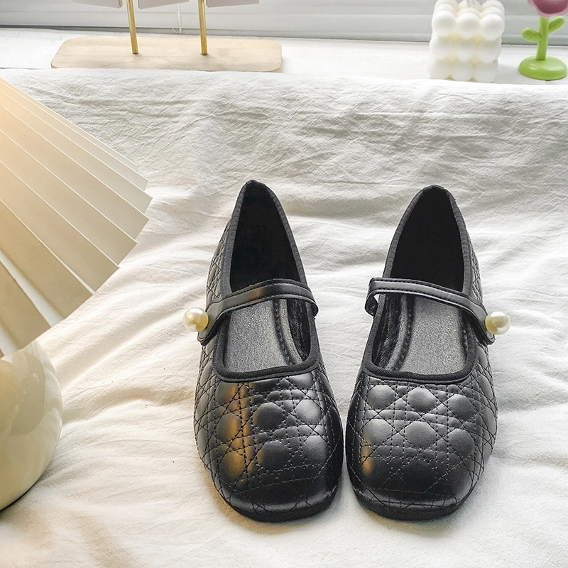 

Туфли на плоской подошве с жемчужным ремешком, осенние новые туфли с круглым носком и неглубоким носком, мягкая подошва, нескользящие туфли с низким берцем