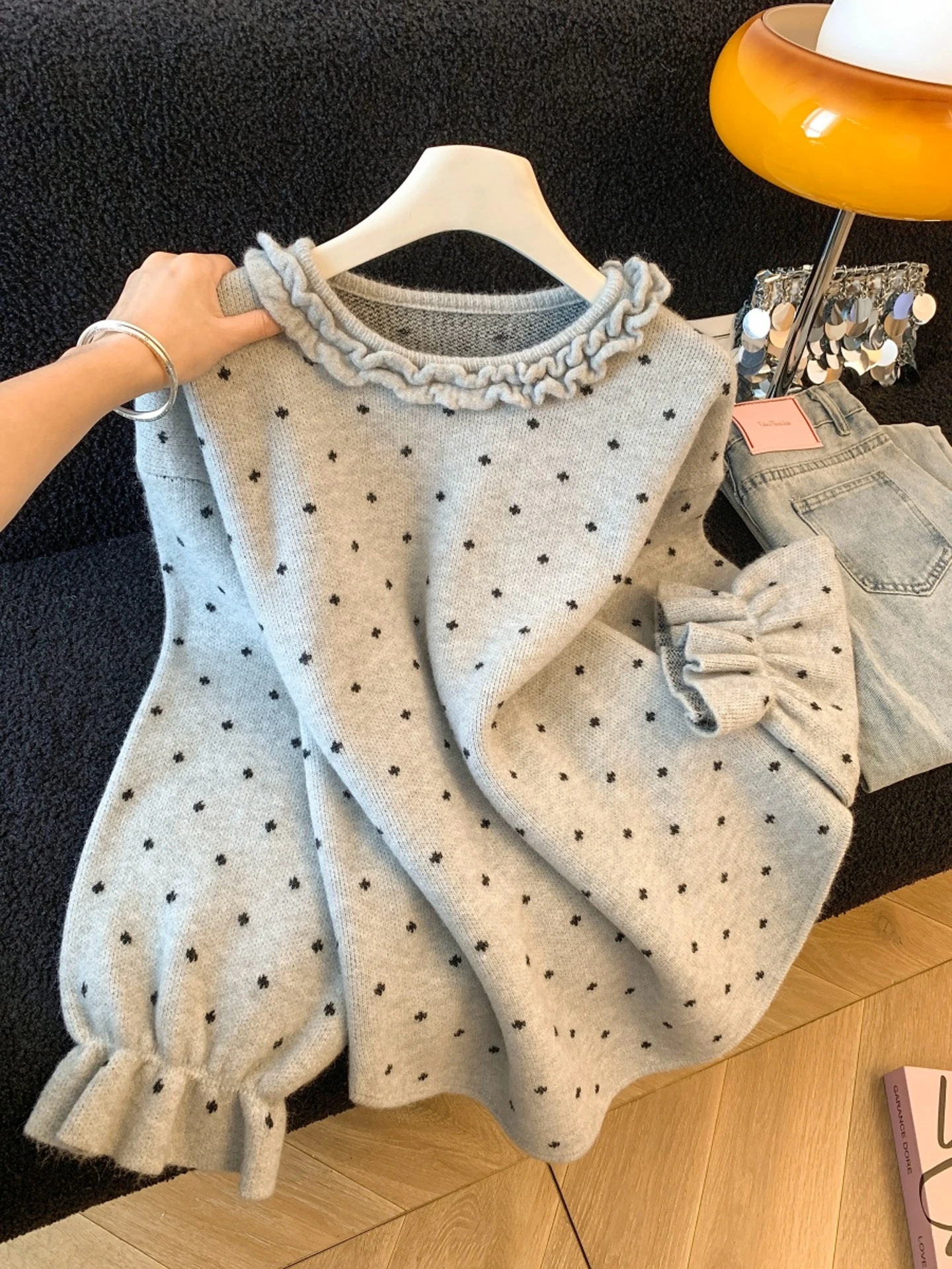 

Thiened Loose Knitted Sweater Women's Winter Faion Bell Sve Soft Cozy Warm Top Wood ain Polka Dot Design