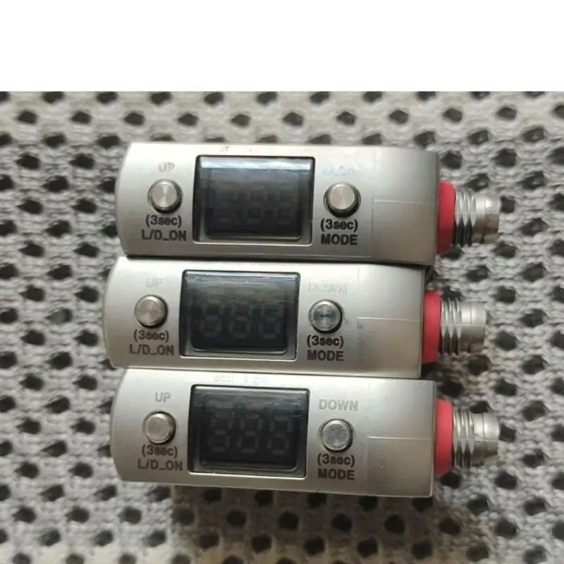 Sensor láser de segunda mano LR-ZB250CP probado OK y enviado rápidamente