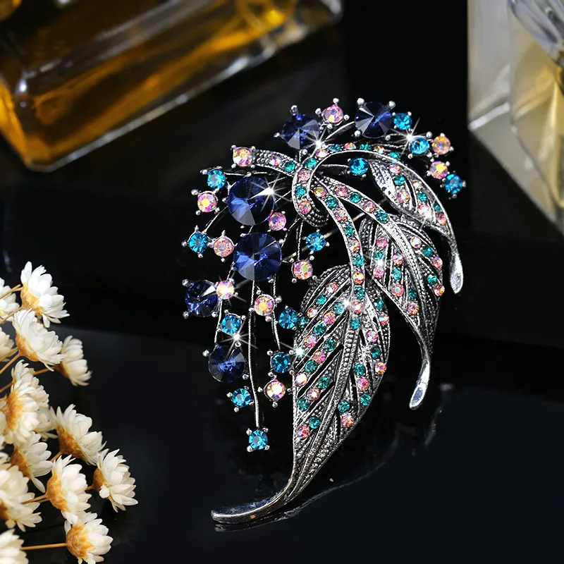 Baroque Vintage Leaf Shape Colorful Rhinestone Hollow Out Brooch Women Badge Elegant Coat Suits Corsage Brooch Pins Jewelry Gift