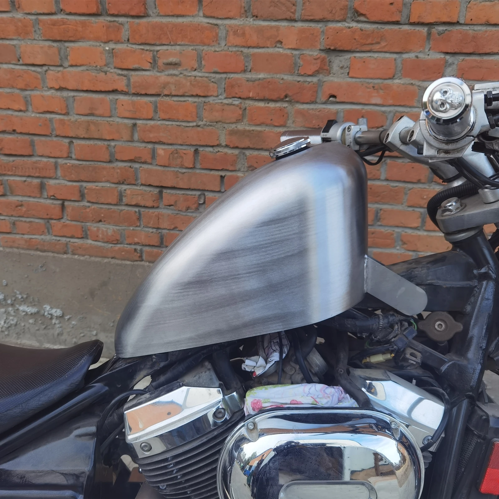 

9L Motorcycle Retro Petrol Fuel Tank For Honda VT400 750 BLACK WIDOW Before 2006 VT750 VT 400 Cafe Racer Motorcycle Accessories