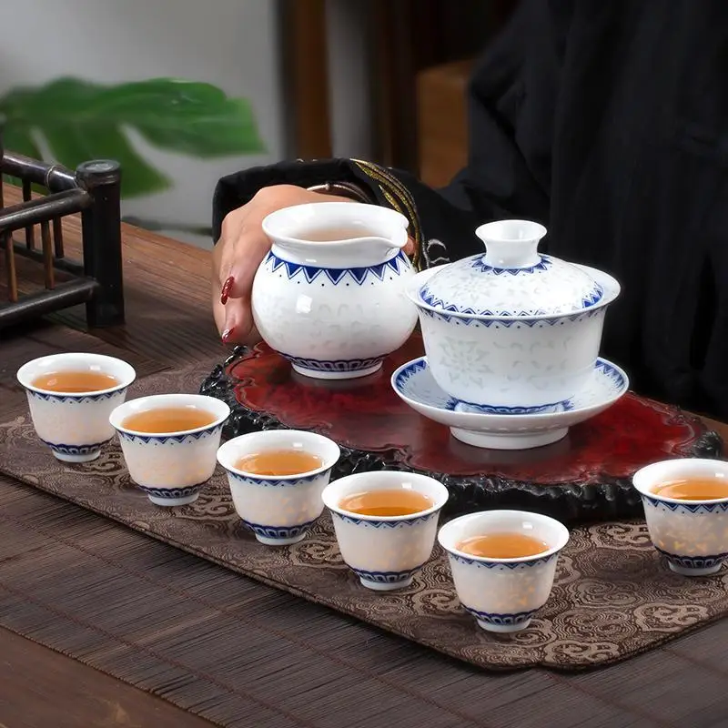 طقم شاي كونغ فو من البورسلين المجوف من Linglong، غرفة معيشة منزلية راقية، سيراميك أزرق وأبيض مرسومة يدويًا