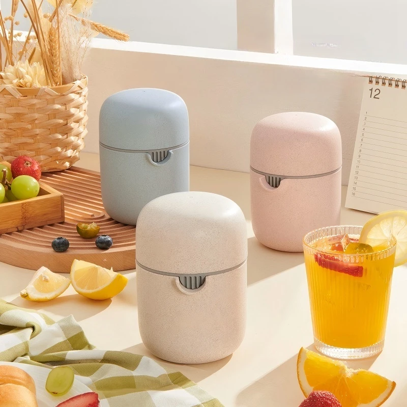 Portable Manual Juicing Cup, Mini Multi-use Juicer, Handheld Fruit Squeezer for Orange, Lemon, Grapefruit & Pomegranate ﻿ ﻿ ﻿