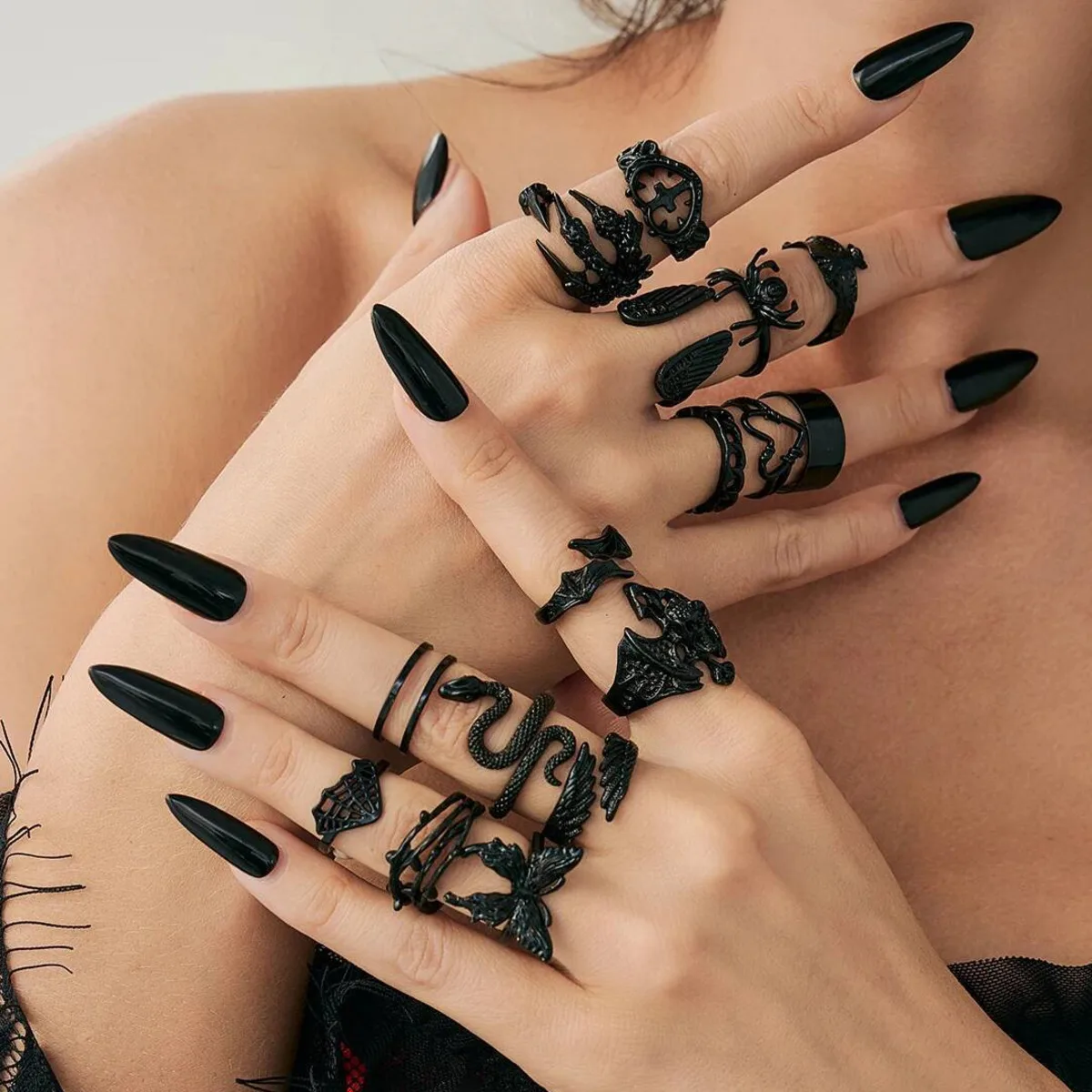 SHIXIN 16pcs/set Gothic Black Spider Bat Snake Open Ring for Women Punk Heart Cross Wings Knuckle Ring Vintage Halloween Jewelry