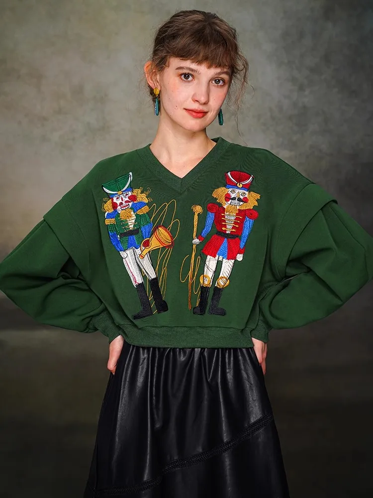 V-Neck Walnut Clip Embroidered Hoodie for Women, Spring and Autumn
