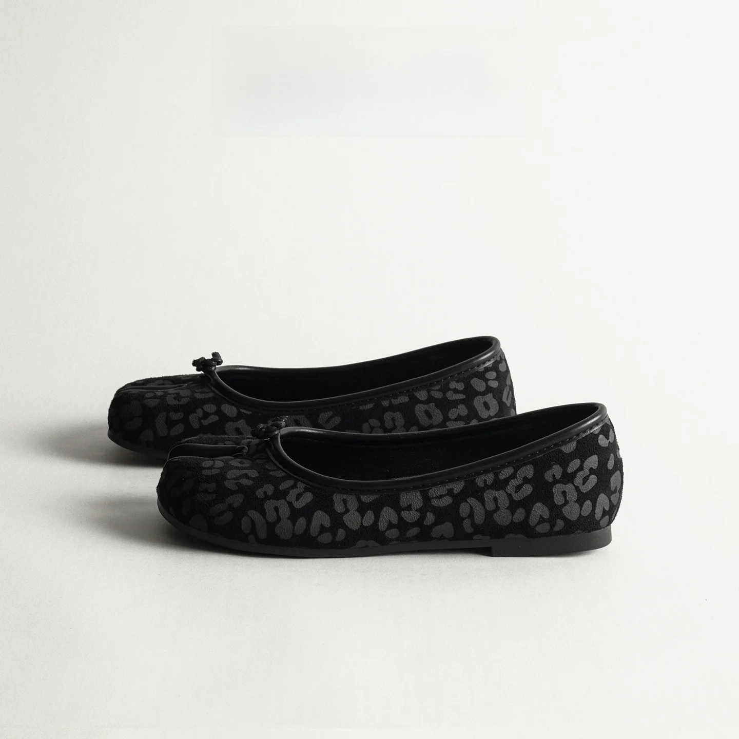 genuine-leather-flat-bottom-ballet-dance-single-shoes-women's-spring-versatile-slip-on-split-toe-pig-hoof-soft-bottom-commuti