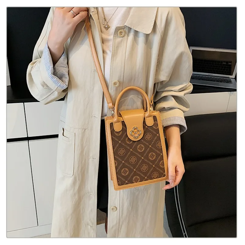 Tas Tangan Mewah Wanita Elegan dari Kulit dengan Desain Klasik, Tas Selempang yang Nyaman untuk Penggunaan Sehari-hari Modern.