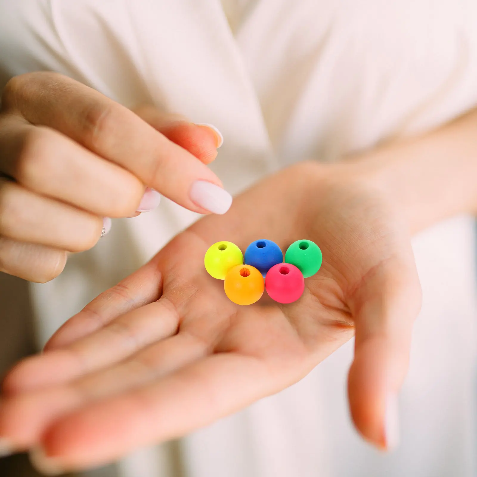 100Pcs Colorful Round Wood Beads Durable Wooden Beads for Crafts DIY Jewelry Making Garland Craft Making Loose Charms