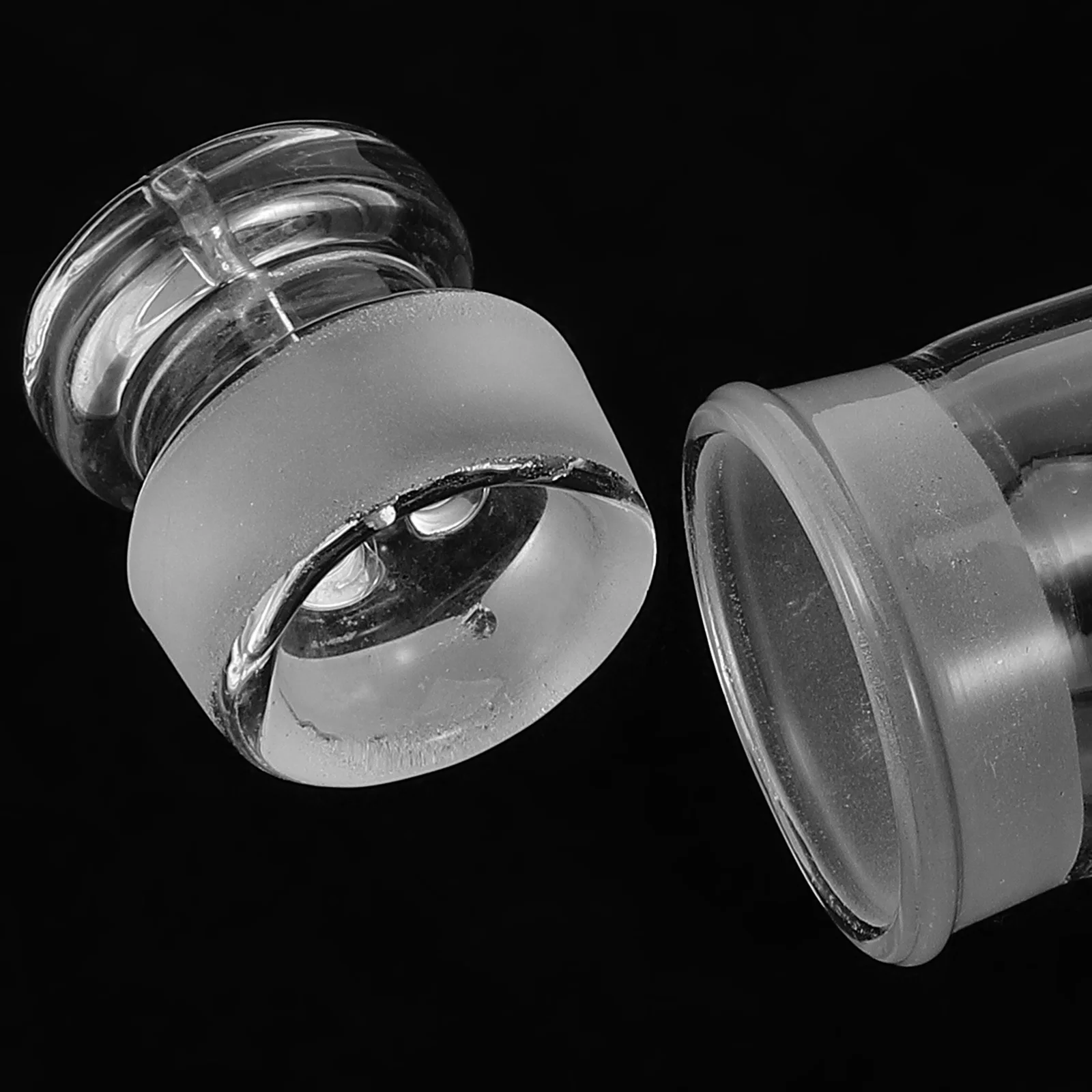 

Measuring Beakers Laboratory Glass Equipment Transparent and Graduated Cylinders