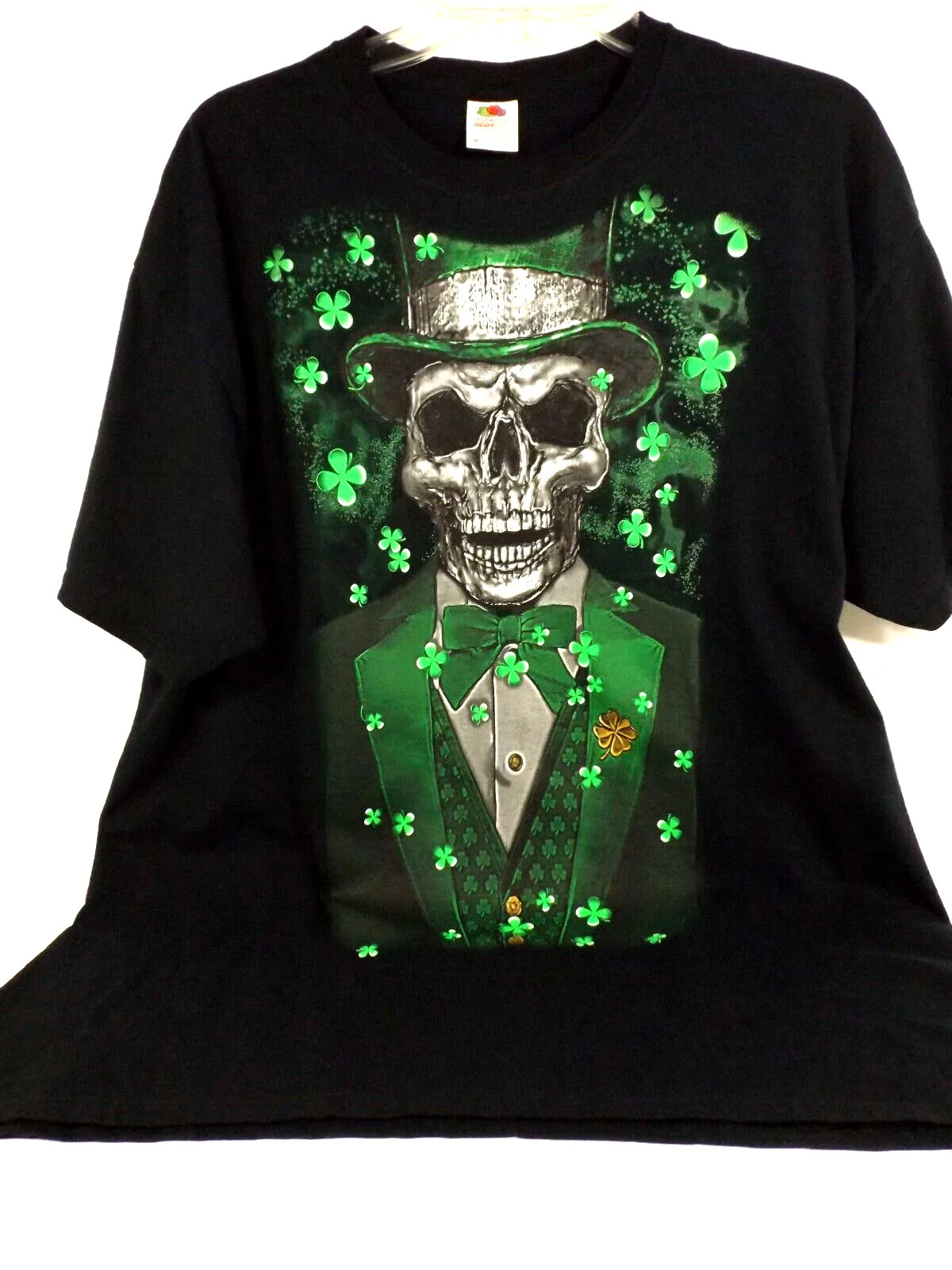 Fruit of the Loom Unisex XL Skull & 4 Leaf Clovers Short Sleeve T-Shirt
