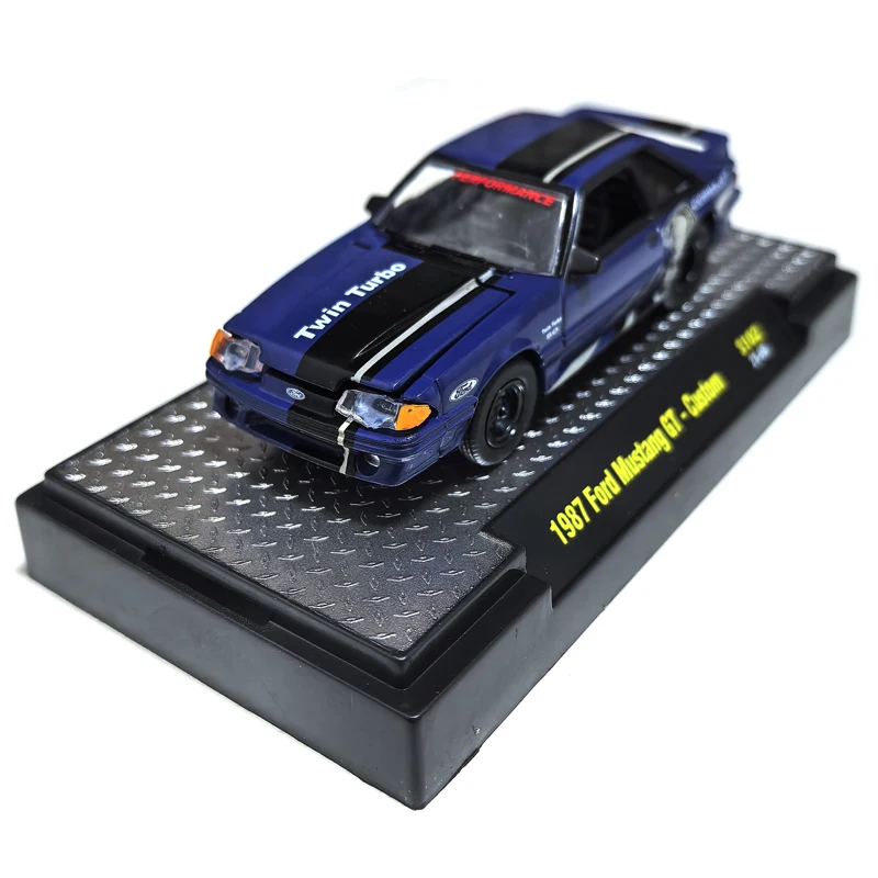 

Литой под давлением M2, масштаб 1/64, 1987, Ford Mustang GT, модель автомобиля из сплава, Коллекционная игрушка, подарок, сувенирный дисплей