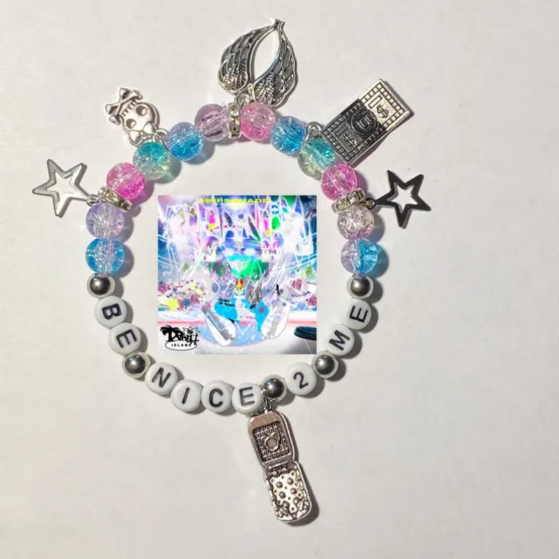 bladee 2hollis ブレスレットの実際の使い方とおすすめポイント｜ハイパーポップファッションに最適な手作りデザイン