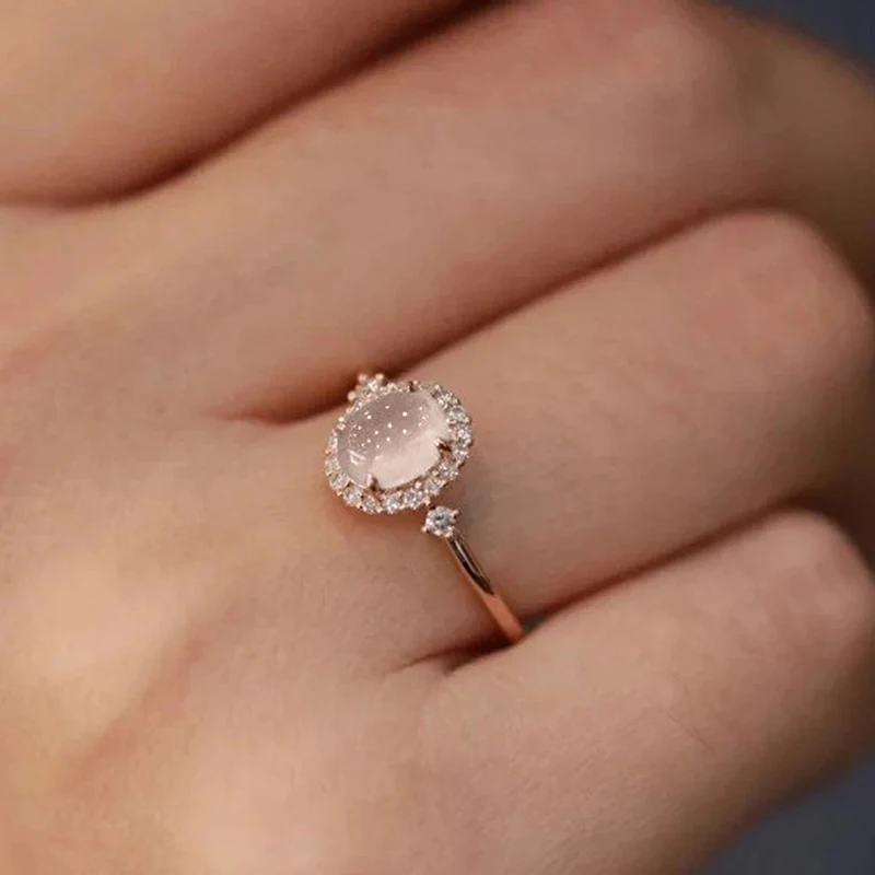 Huitan ovale Nachahmung Opal Frauen Ringe elegante Hochzeit Accessoires Vorschlag Verlobung ringe für Liebes geschenk neue Aussage Schmuck