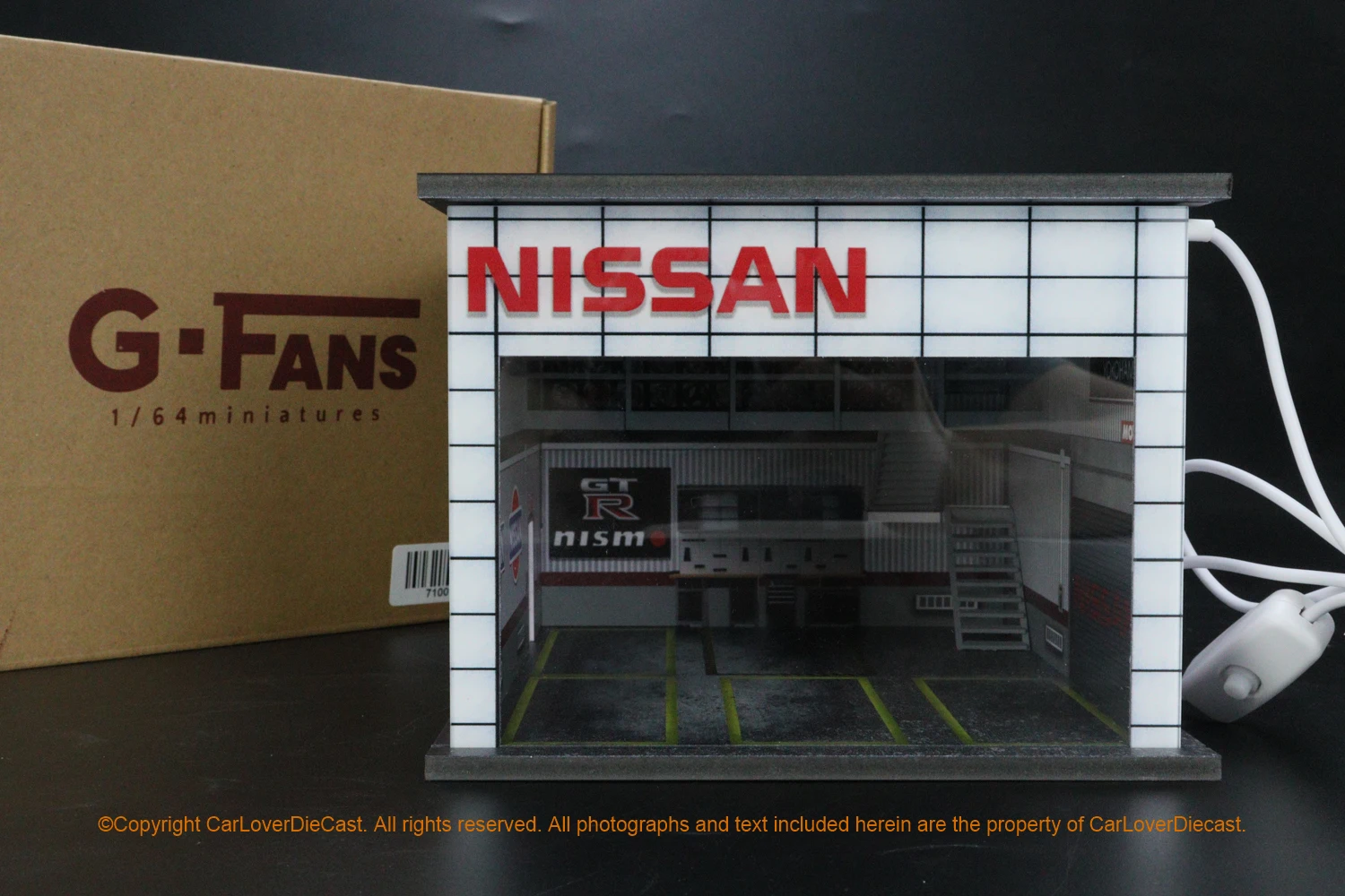 G-FANS 1:64 Light Version Assembly  Repair Shop with LED Lights Model Diorama