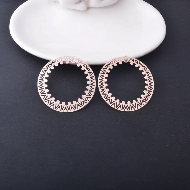 20 Stück AB2285 Messing-Schmuckanhänger, hellgoldene runde Charms, bemalte Verbindungsstücke, Anhänger für DIY-Ohrringe für Frauen, Zubehör – Detail 8