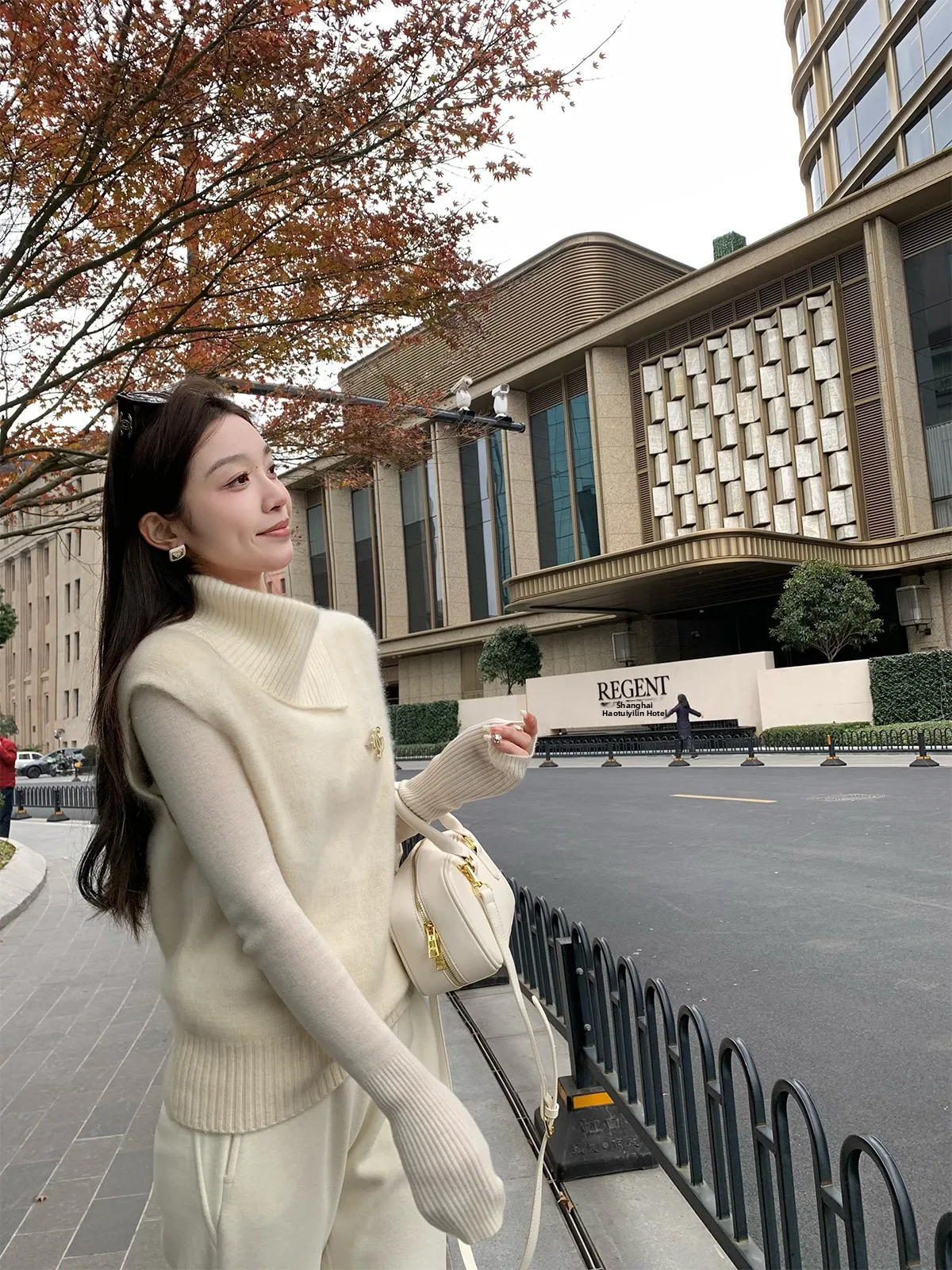 

Cchen Chencheng Luxury Aesthetic Knitted Vest Woolen Base irt High Collar Autumn Winter White Top Women's Faion Sweater