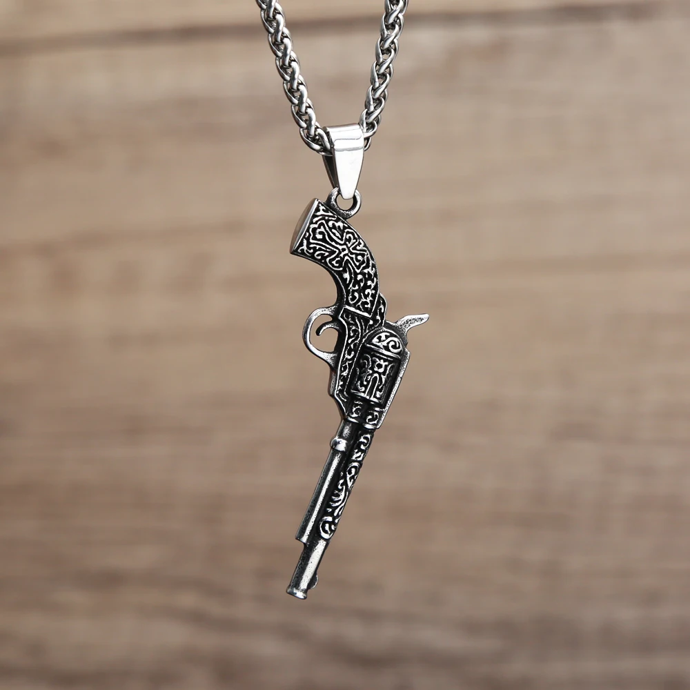 2023 New Revolver Pendant Necklace Vintage Stainless Steel Gun Necklace for Men Women Fashion Rock Punk Jewlery Anniversary Gift