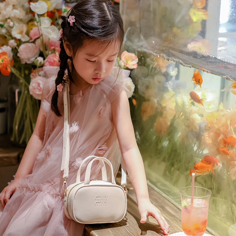 

High-end children's Korean version of the handbag retro girls princess style small bag messenger bag trendy all-match popular