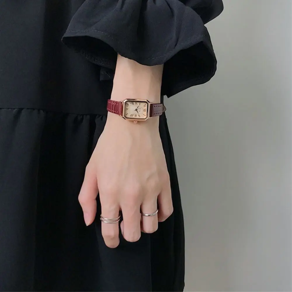우아한 여성 쿼츠 시계 절묘한 간단한 숙녀 비즈니스 시계 휴대용 장식 여성 손목 시계 매일 사용