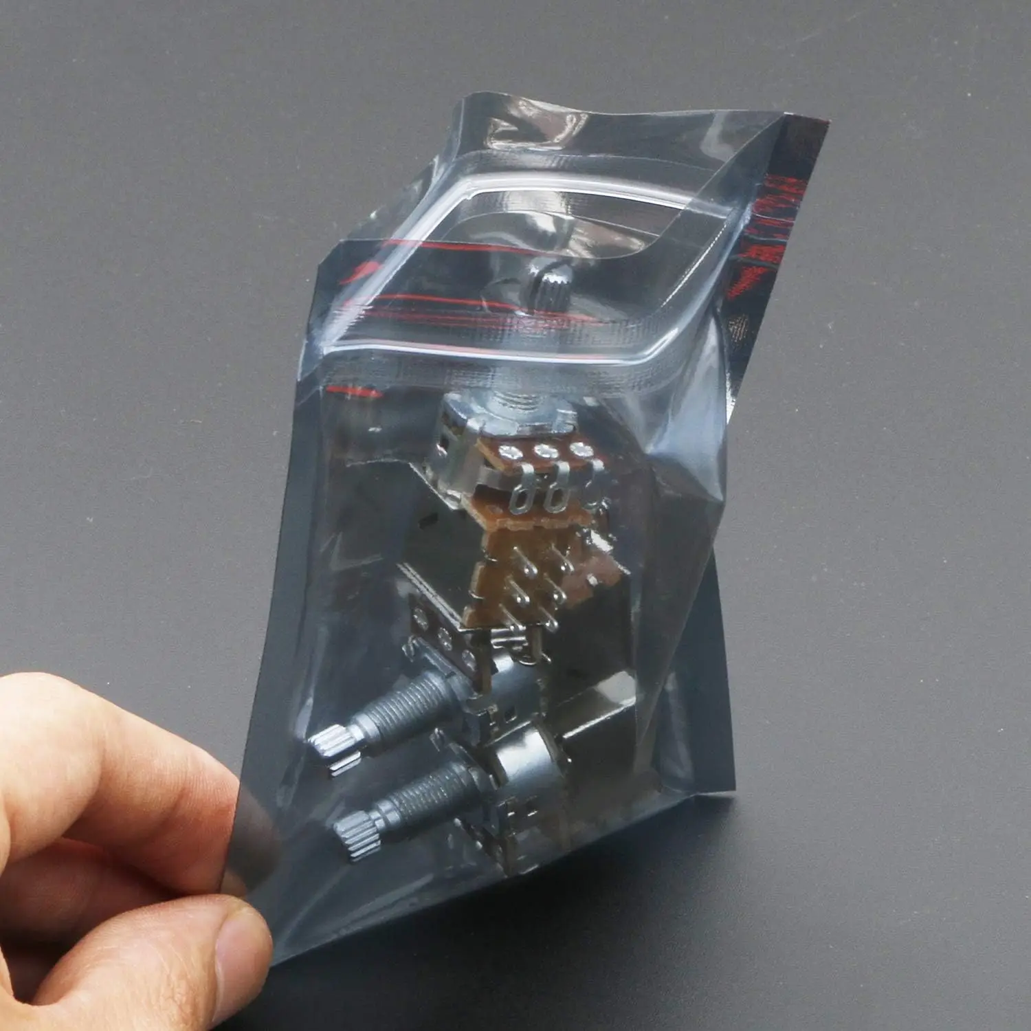 100 Stück 8 x 12 cm/10 x 15 cm/15 x 20 cm antistatische Beutel, wiederverschließbare ESD-Abschirmungsbeutel mit Druckverschluss für HDD-SD-Elektronikgeräte – Detail 5