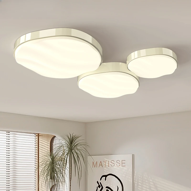 Plafonnier LED circulaire au design moderne, couleur beige vif, luminaire décoratif d'intérieur, idéal pour un salon ou une chambre à coucher