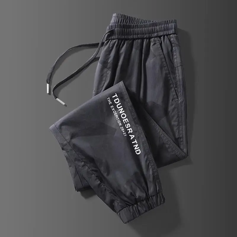 Pantaloni per il tempo libero all'aperto in seta di ghiaccio Pantaloni estivi da uomo sottili Qui Dry Camouflage Sport Pantaloni casual Pantaloni lunghi a vita media vestibilità ampia