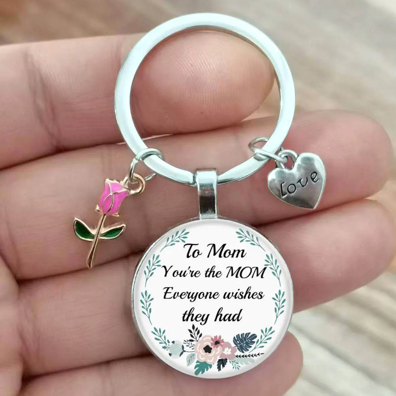 Mother's Day gift for mom, dear mom. I love you. Keychain gift for mom, grandma, sister