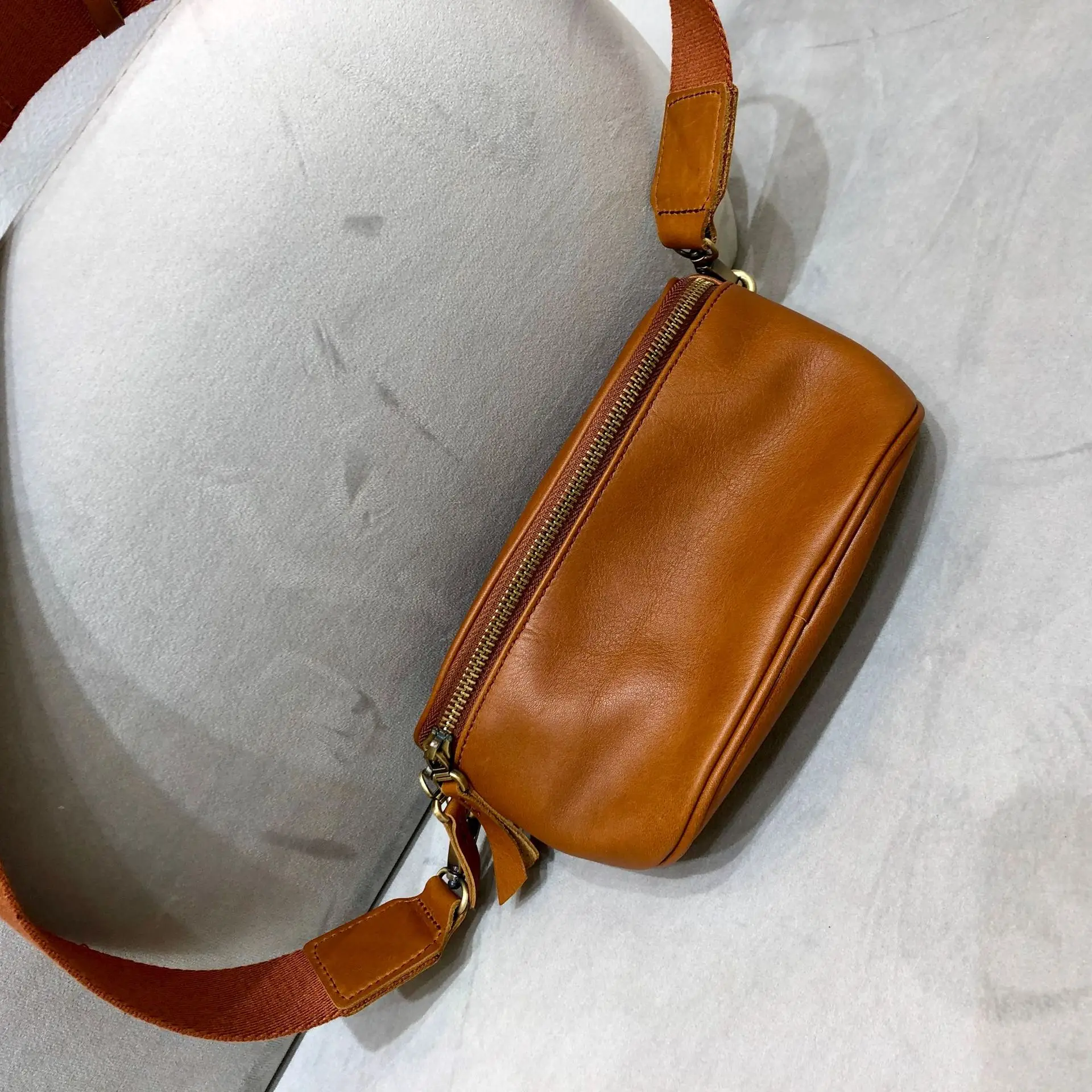 Genuine Leather Handmade Top Layer Cowhide Chest Bag Women Single Shoulder Crossbody Bag Lady Small Bag Sports and Leisure Style