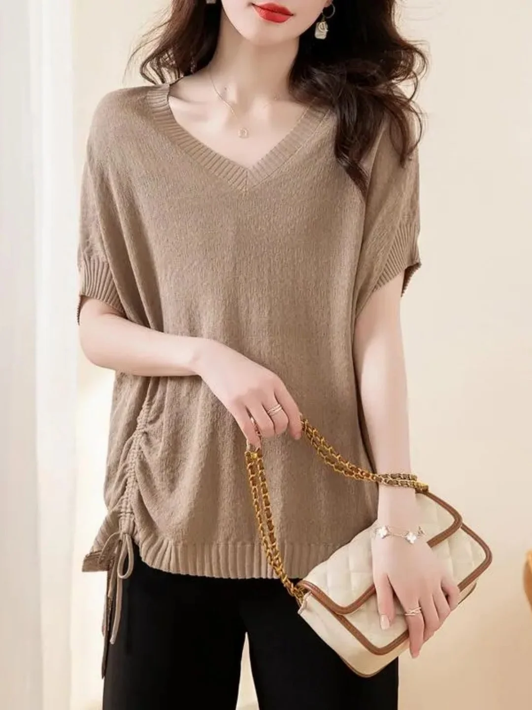 

Свободный трикотажный топ с V-образным вырезом из ледяного шелка, с коротким рукавом, средней длины, повседневный, для женщин, летний, модный, больших размеров, с плиссировкой и завязками