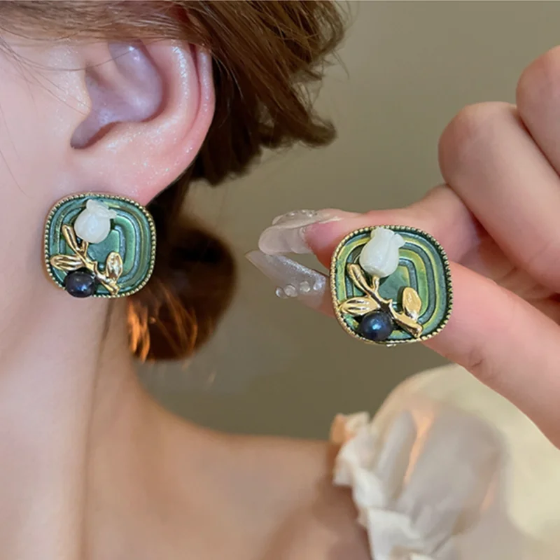 French Retro Flower Earring Court Style Temperament Square Tulip Stud Earrings Niche Fashion Geometric Jewelry Christmas Gift