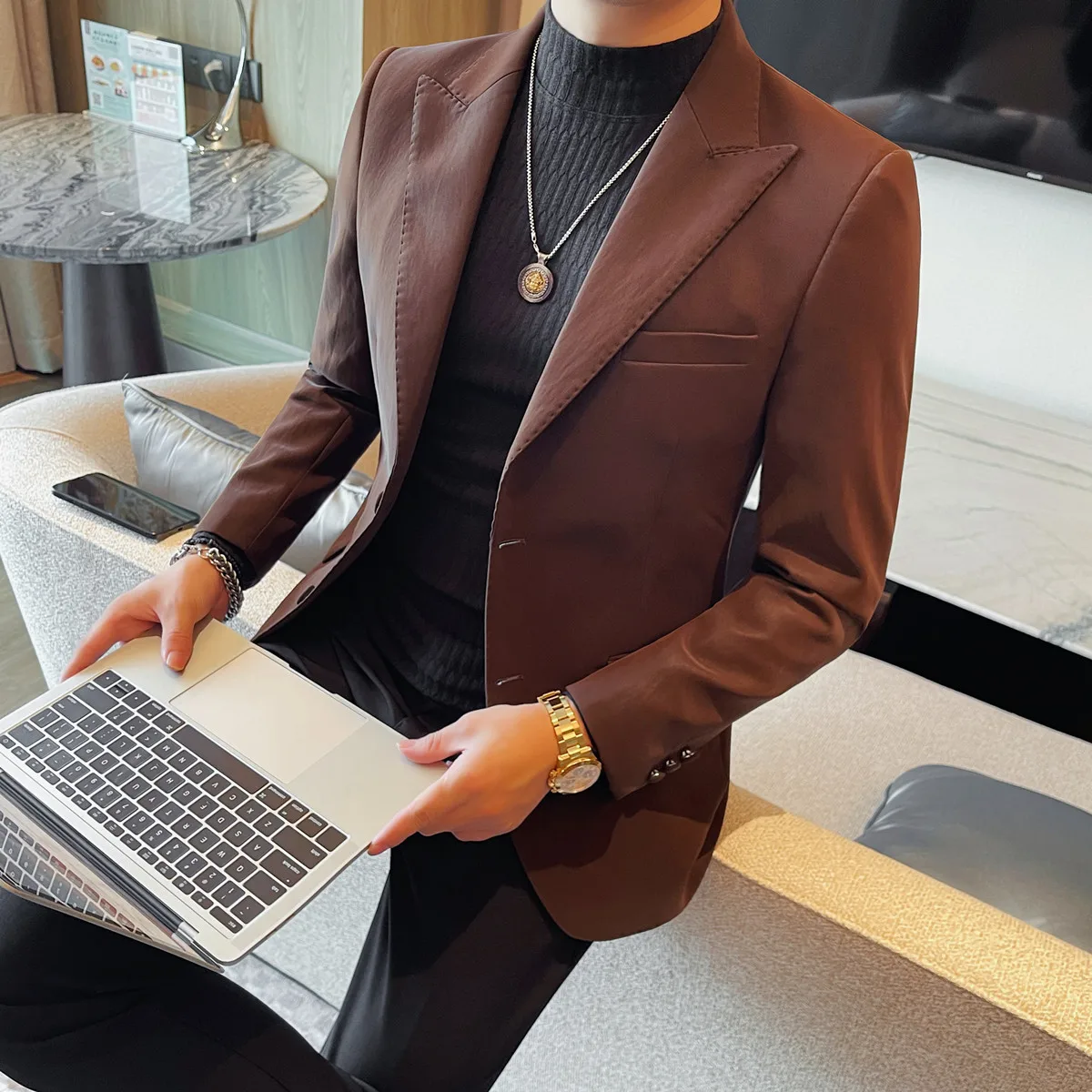 

Матовый пиджак из искусственной кожи Hombre в британском стиле, мужские пиджаки, куртка с длинным рукавом, приталенный деловой повседневный костюм, пальто, мужские 4XL